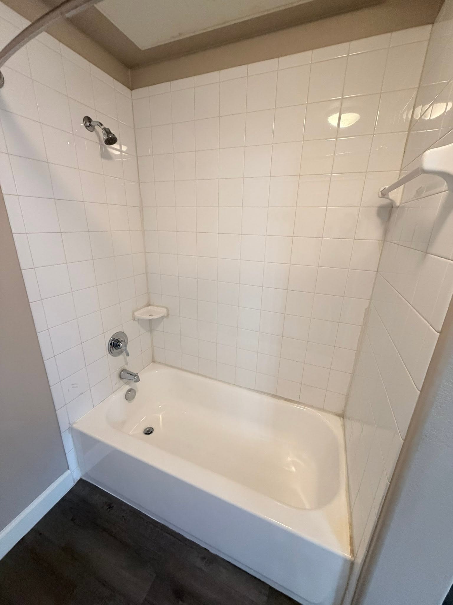Sparkling clean bathtub after Happy Home cleaning