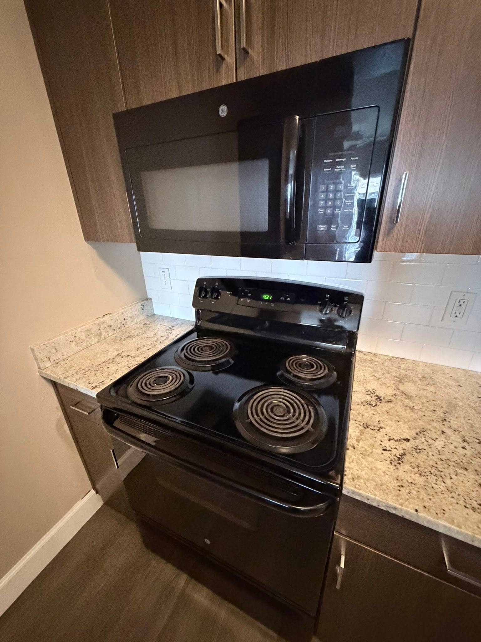 Clean stove and kitchen after Happy Home cleaning